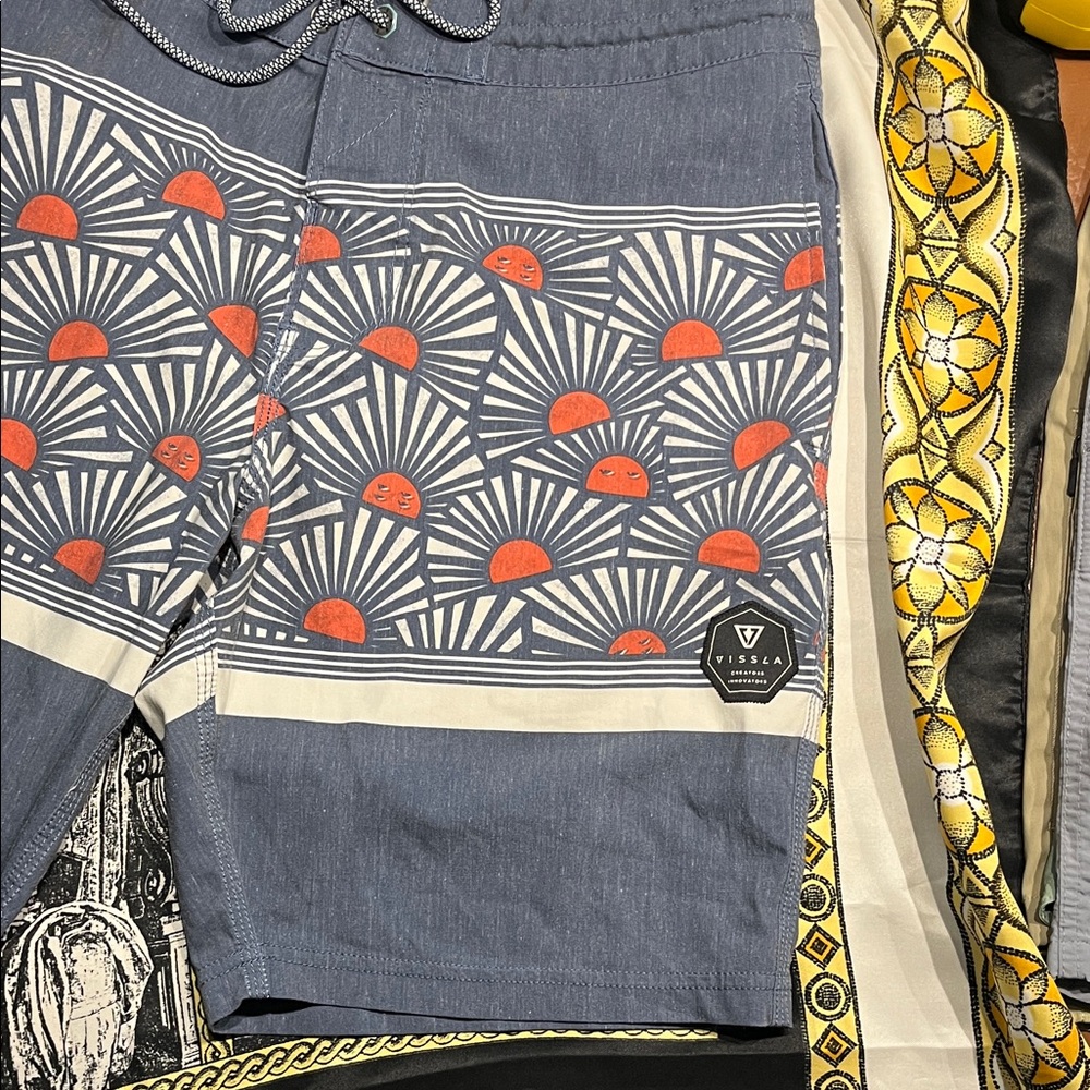 VISSLA Navy and Orange Sunburst board Shorts 8”